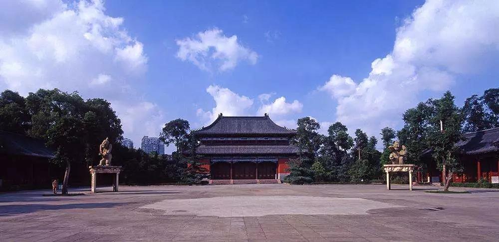 探訪成都武侯祠，孔明功過我評說！
